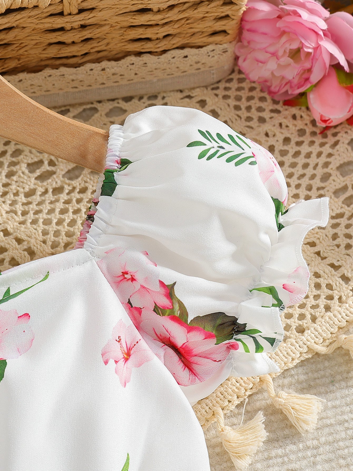 Imported đ¸ Girlsâ White French Princess Dress â Pink Floral Lantern Sleeve Summer Outfit